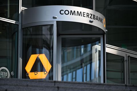 Eingang des Commerzbank-Towers in Frankfurt am Main