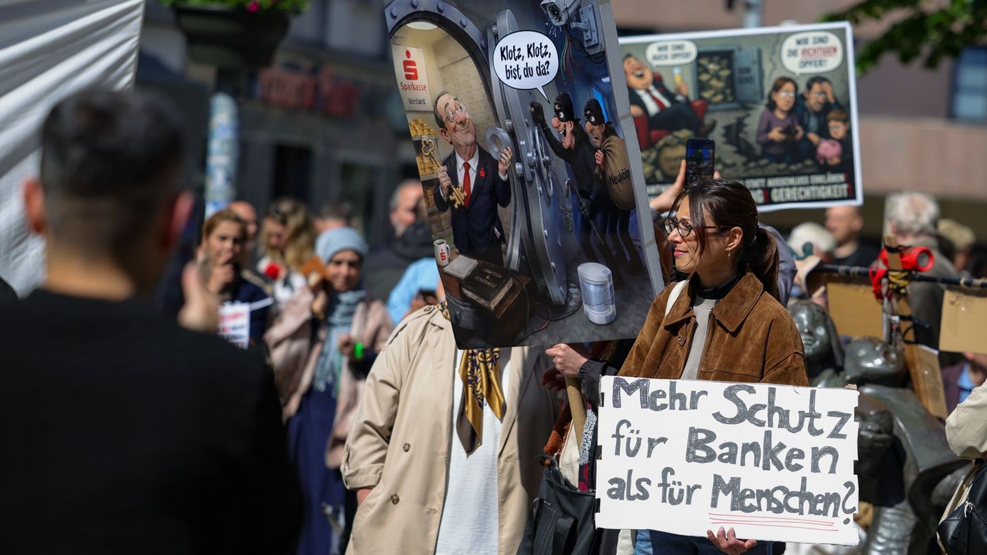 Einbruch vor gut vier Monaten: Sparkassenchef zu Millionen-Raub: "Auch wir sind Opfer"