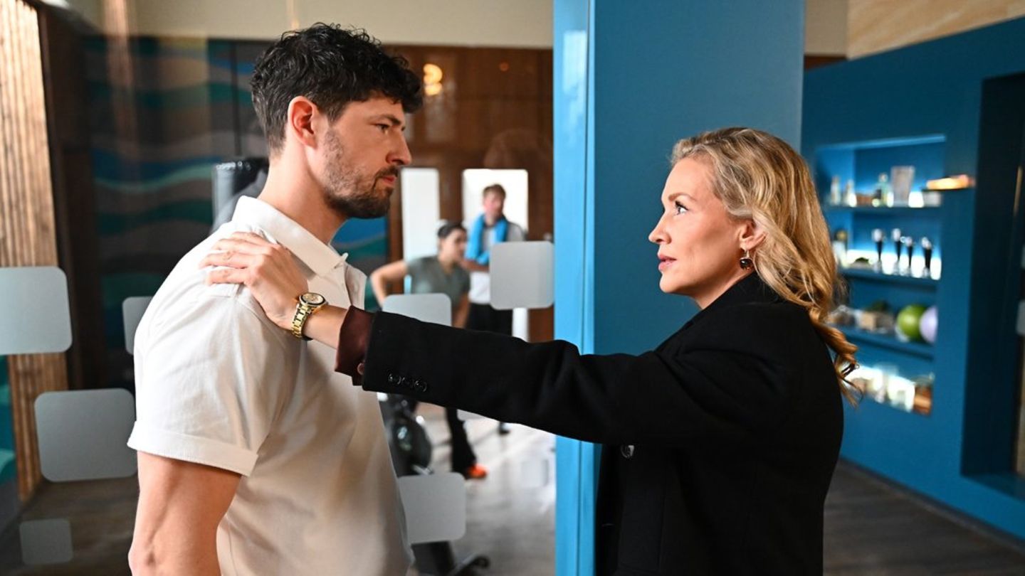 "Alles was zählt": Mika (l.) wird von Rosalie in seinen Plänen ausgebremst.
