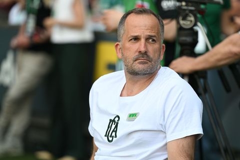 Darf mit Augsburg sogar noch von Europa träumen: Trainer Manuel Baum. (Archivbild) Foto: Carmen Jaspersen/dpa