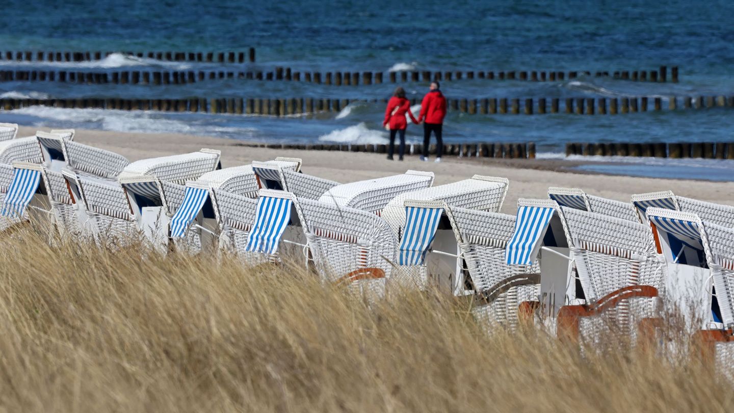Am Freitag und Samstag scheint vielerorts die Sonne. (Symbolbild) Foto: Bernd Wüstneck/dpa