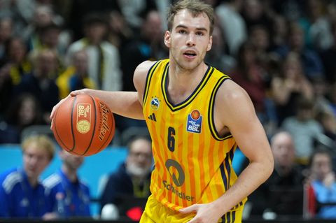Nationalspieler Malte Delow will mit Alba unbedingt Platz zwei behalten (Archivbild) Foto: Soeren Stache/dpa