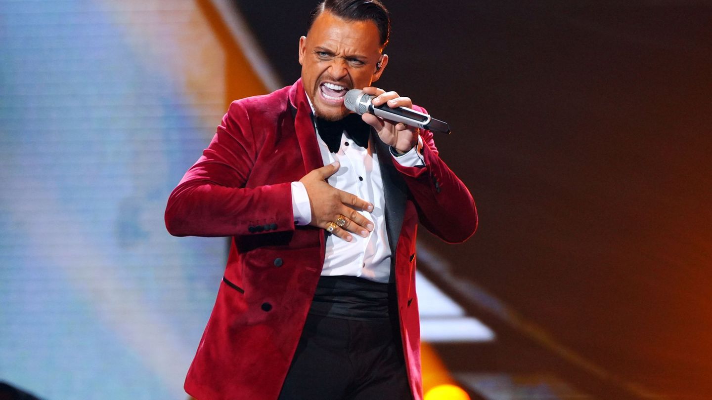 Nach 16 Jahren wieder im DSDS-Finale: Menowin Fröhlich Foto: Stefan Gregorowius/RTL/dpa