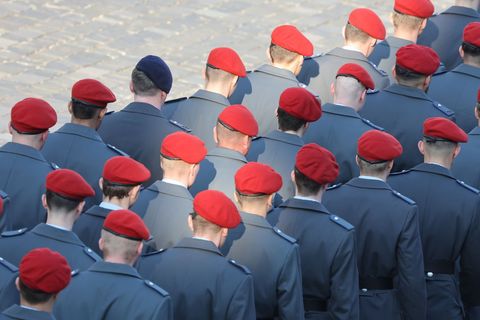 Für den Aufbau zusätzlicher Rekruten eröffnet die Bundeswehr auch in Nordrhein-Westfalen neue Musterungszentren. (Archivbild) Fo