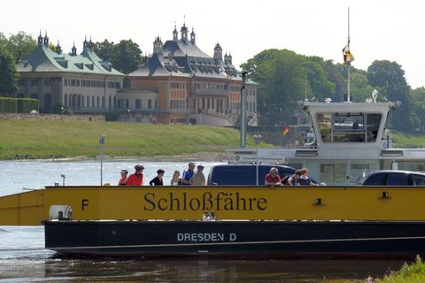 Alle fünf Jahre geht die "Schloßfähre" in die technische Revision. (Archivbild) Foto: picture alliance / ZB