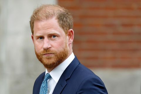 Prinz Harry im Portrait, er guckt ernst