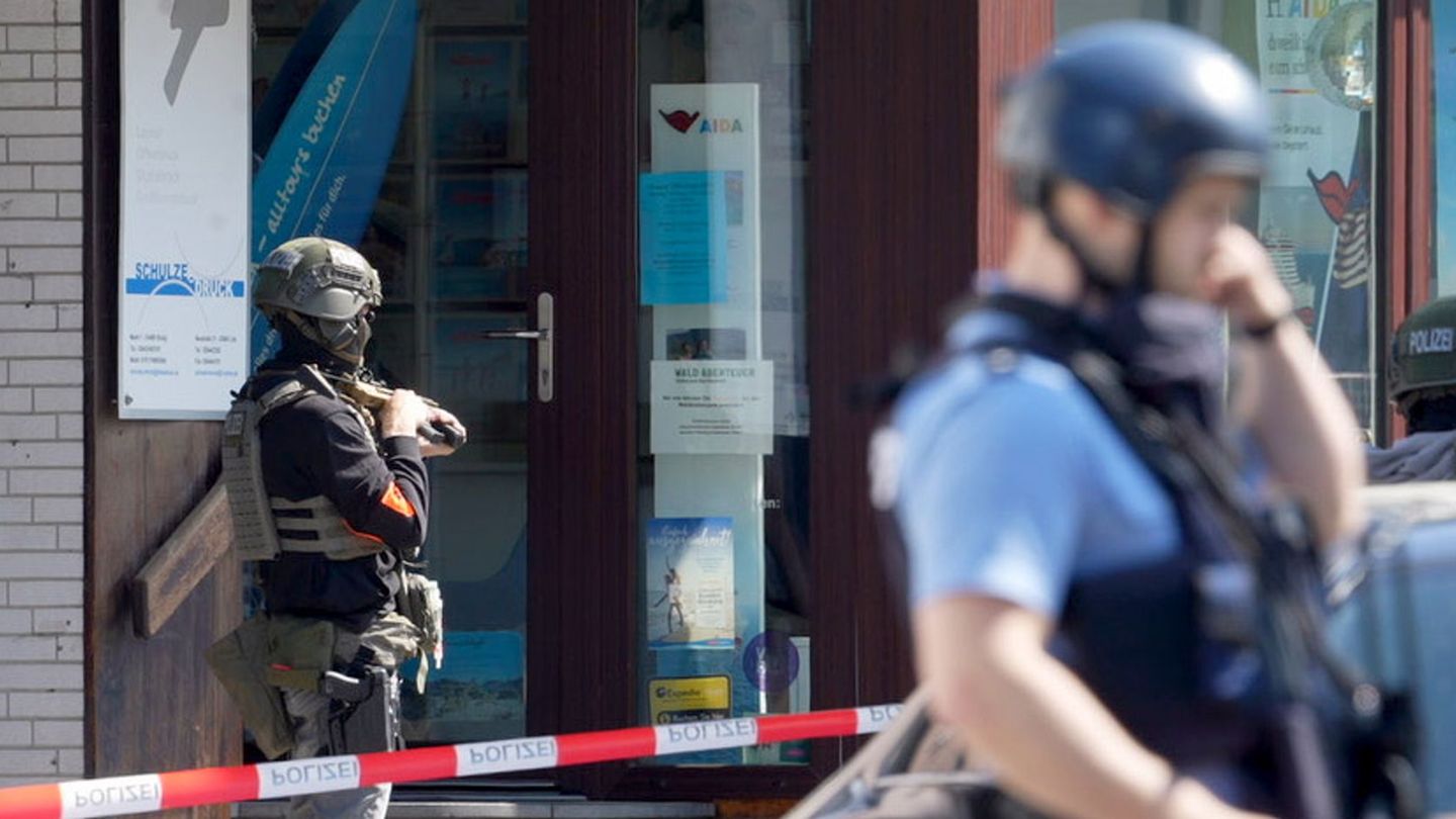 Großeinsatz: Geiselnahme in Bank - Polizei geht von mehreren Tätern aus