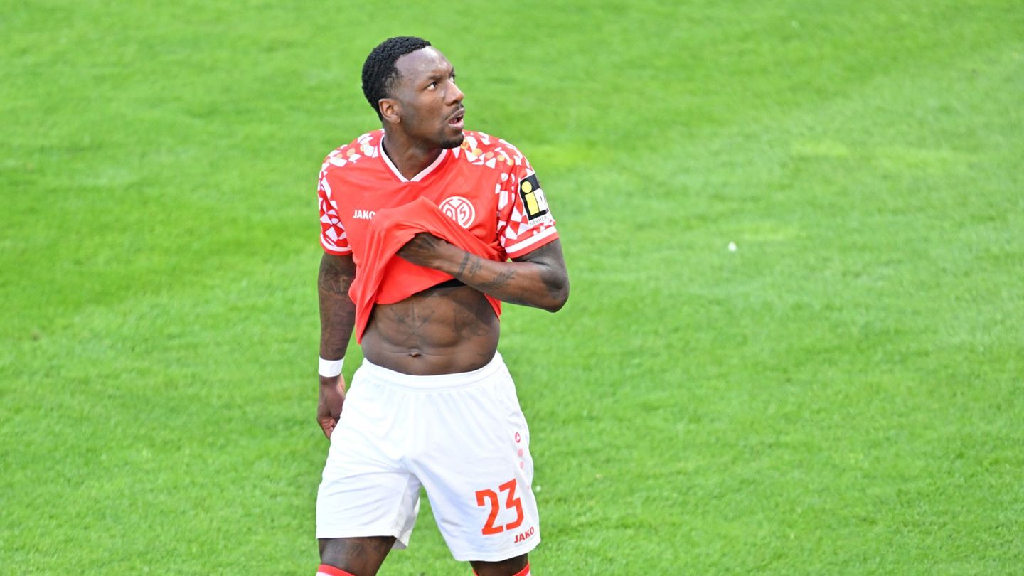 Stürmer Sheraldo Becker bleibt dem 1. FSV Mainz 05 erhalten. (Archivbild) Foto: Torsten Silz/dpa
