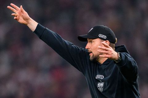 VfB-Trainer Sebastian Hoeneß möchte seine Stuttgarter in die Champions League dirigieren. (Archivbild). Foto: Tom Weller/dpa