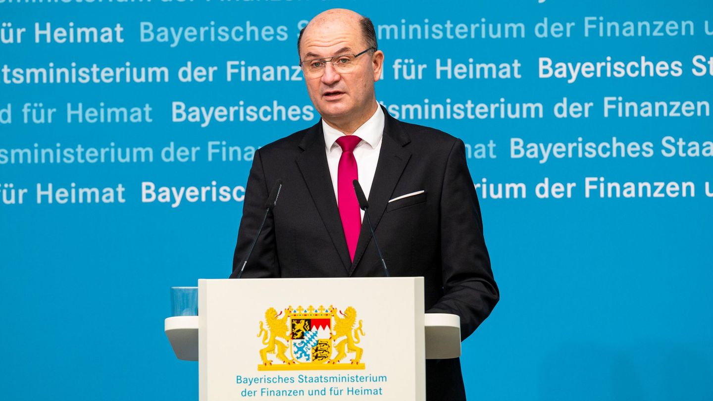 Bayerns Finanzminister Albert Füracker (CSU) hat es nicht leicht: Er muss im laufenden Jahr ebenso wie 2027 mit rückläufigen Ste