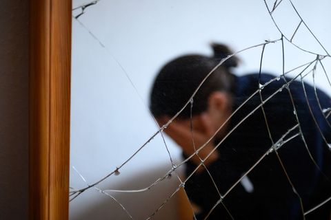 Die meisten Opfer häuslicher Gewalt sind Frauen. (Symbolbild) Foto: Jonas Walzberg/dpa