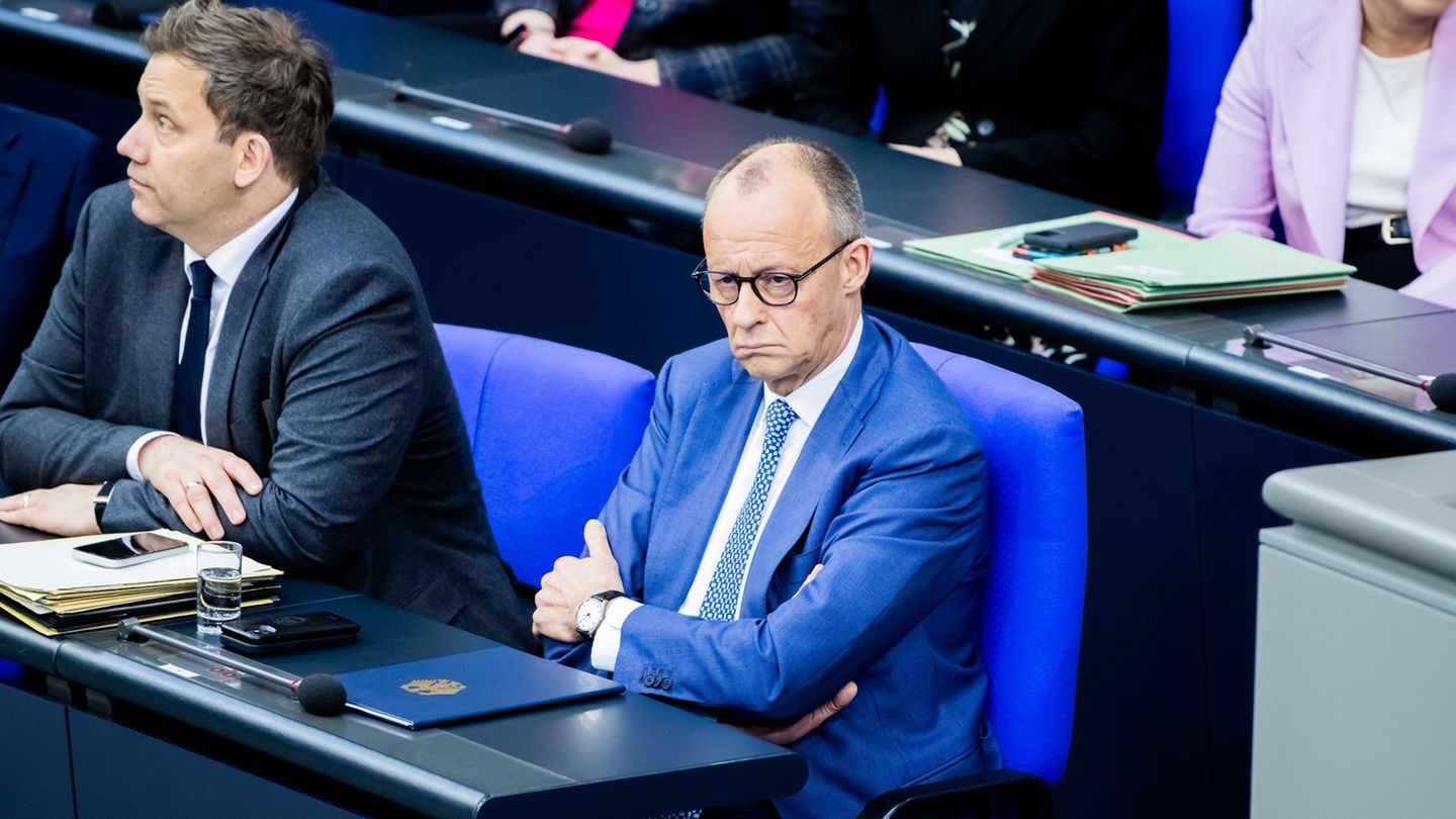 Diverse Pannen in der Regierungsarbeit könnten durchaus mürrisch stimmen. (Symbolbild) Foto: Christoph Soeder/dpa