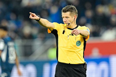 Beendet seine Karriere: Bundesliga-Schiedsrichter Patrick Ittrich. (Archivbild) Foto: Uwe Anspach/dpa