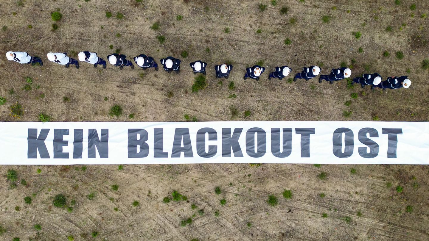 Der Energiekonzern Leag in der Lausitz befürchtet, dass der Osten beim Bau neuer Gaskraftwerke nicht zum Zuge kommt. Beschäftigt
