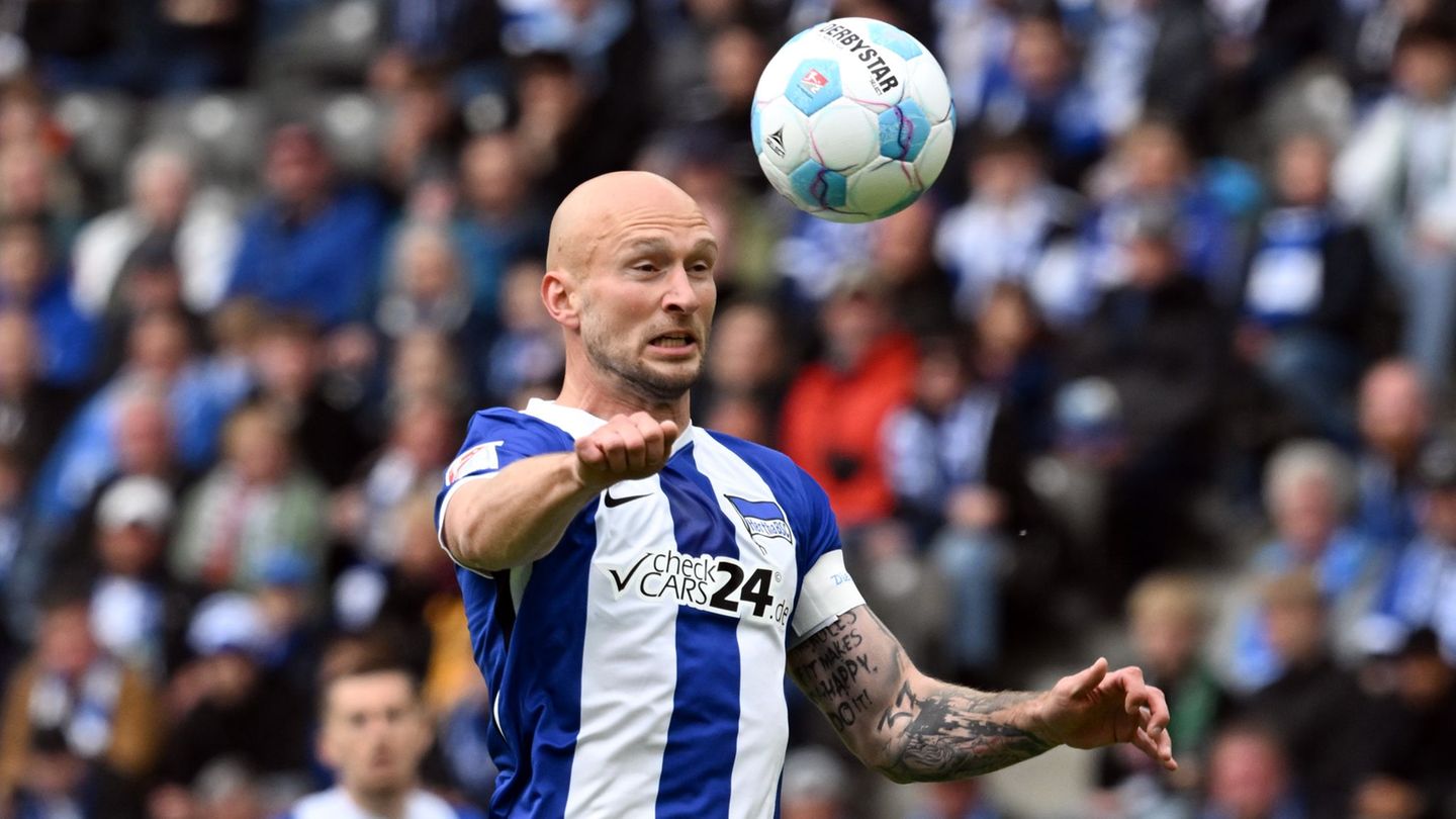 Toni Leistner erhält bei Hertha BSC keinen neuen Vertrag. (Archivbild) Foto: Soeren Stache/dpa