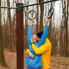 Calisthenics: Paar beim Sport