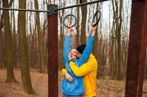 Calisthenics: Paar beim Sport