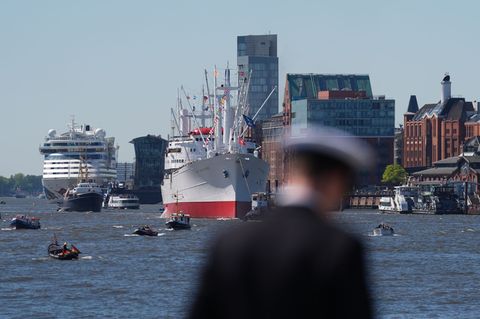 Das größte noch fahrtüchtige Museumsfrachtschiff der Welt, "Cap San Diego", bei ihrer Einfahrt in den Hamburger Hafen. Foto: Mar