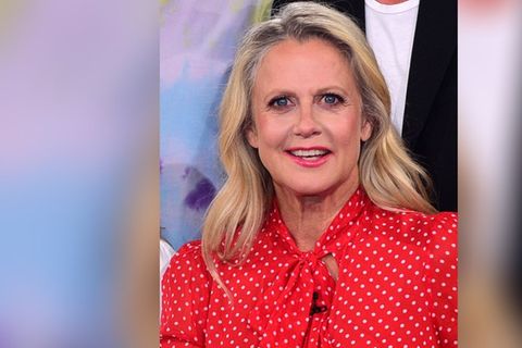 Barbara Schöneberger trägt lieber blondes statt graues Haar.