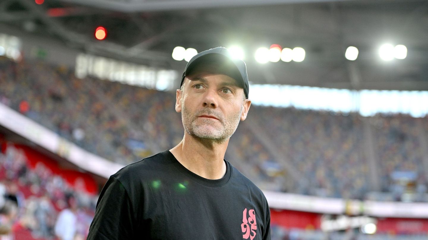 Fortuna Düsseldorfs Trainer Alexander Ende braucht im Saisonendspurt zwei Siege. Foto: Anke Waelischmiller/dpa