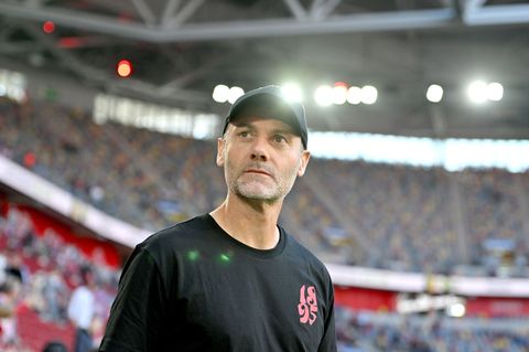 Fortuna Düsseldorfs Trainer Alexander Ende braucht im Saisonendspurt zwei Siege. Foto: Anke Waelischmiller/dpa