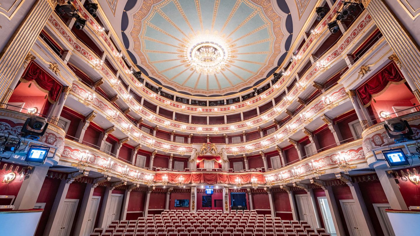 Das Theater Regensburg darf sich ab sofort Staatstheater nennen. (Archivbild) Foto: Armin Weigel/dpa