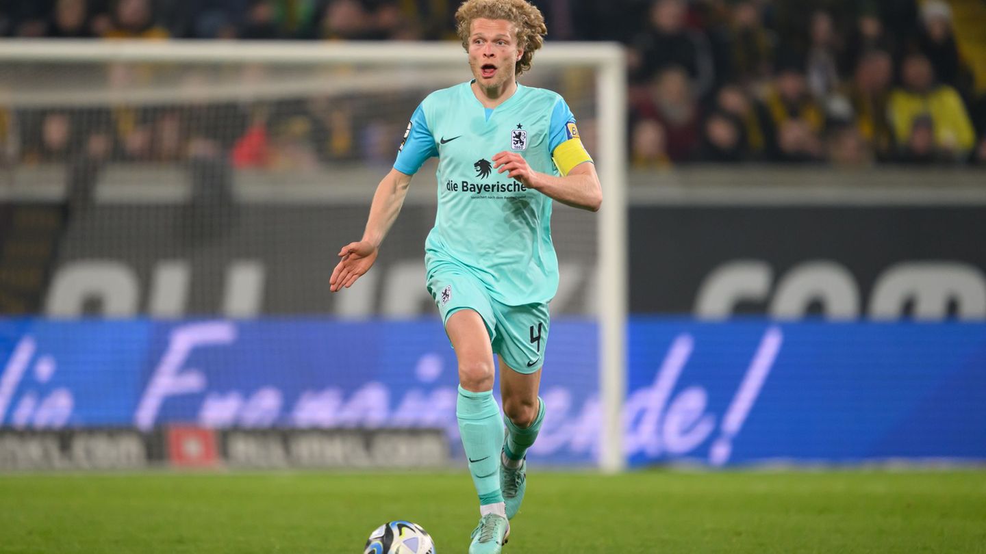 Jesper Verlaat verlässt die Münchner Löwen ohne weiteren Einsatz. Foto: Robert Michael/dpa