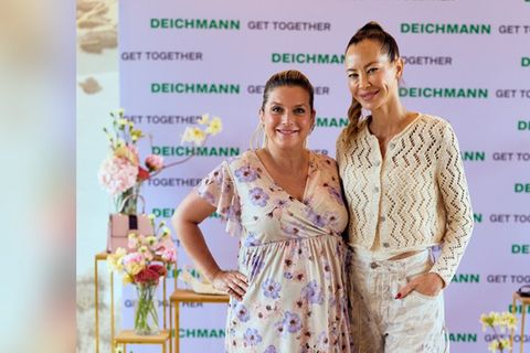 Die schwangere Jeanette Biedermann (l.) mit Fünffach-Mutter Alessandra Meyer-Wölden: keine Tipps, aber viel Verständnis.