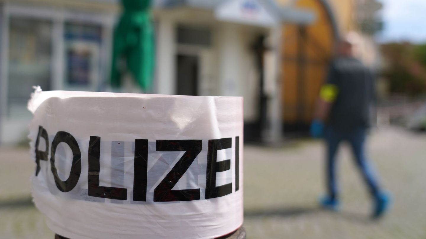 Die Polizei prüft, ob es sich bei der Straftat um eine Geiselnahme oder eine Freiheitsberaubung handelte. Foto: Sascha Ditscher/