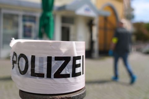 Die Polizei prüft, ob es sich bei der Straftat um eine Geiselnahme oder eine Freiheitsberaubung handelte. Foto: Sascha Ditscher/