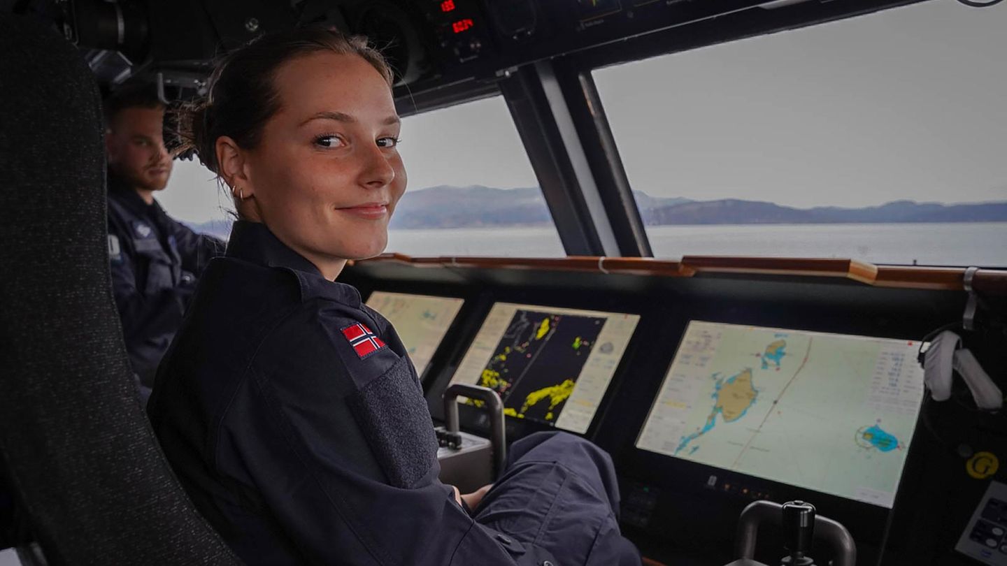 Royals: Norwegens Prinzessin Ingrid-Alexandra unterwegs mit der Navy