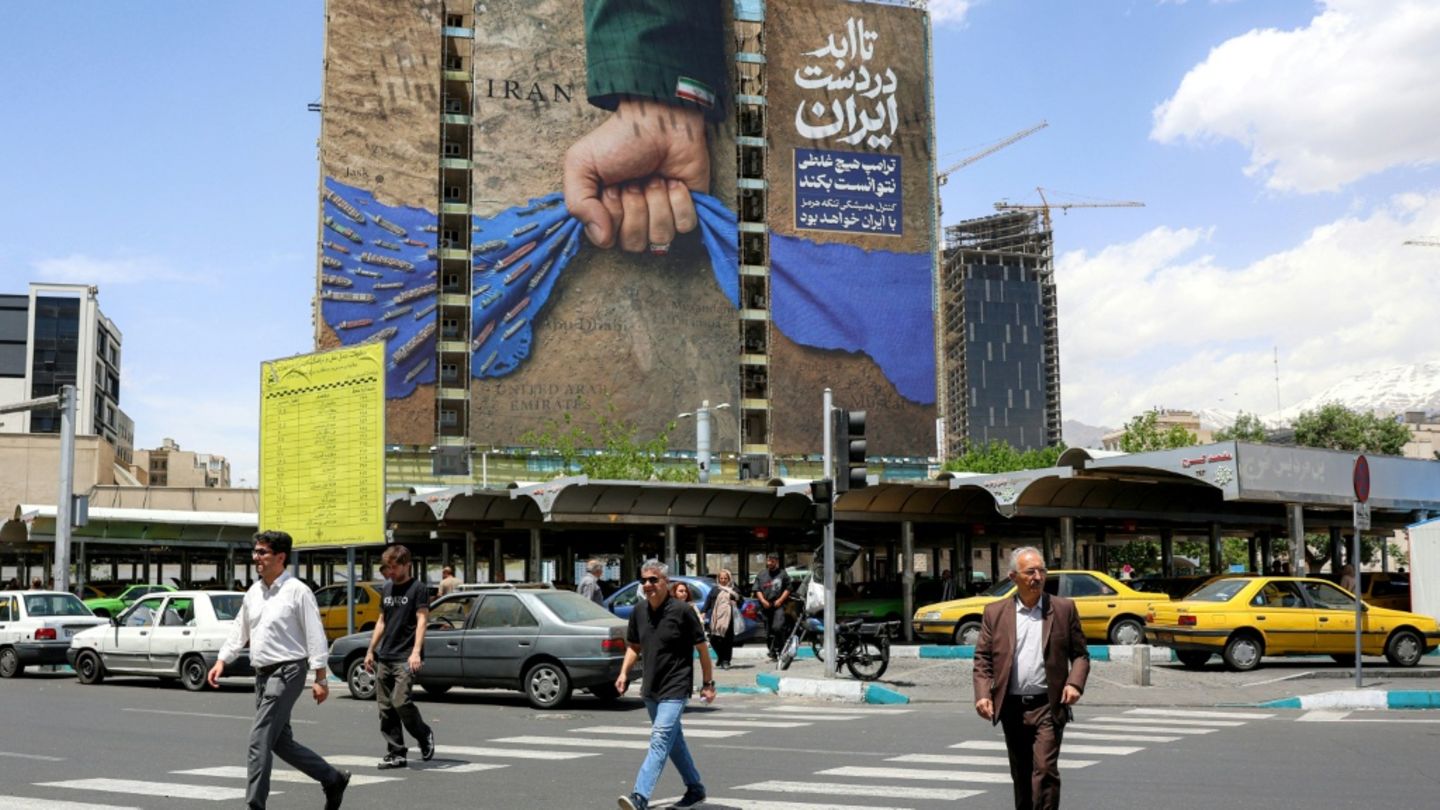Wandgemälde in Teheran zur Straße von Hormus