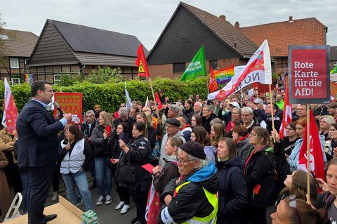 Ex-Arbeitsminister Heil beteiligte sich an der Kundgebung gegen die AfD-Veranstaltung. Foto: Christian Brahmann/dpa