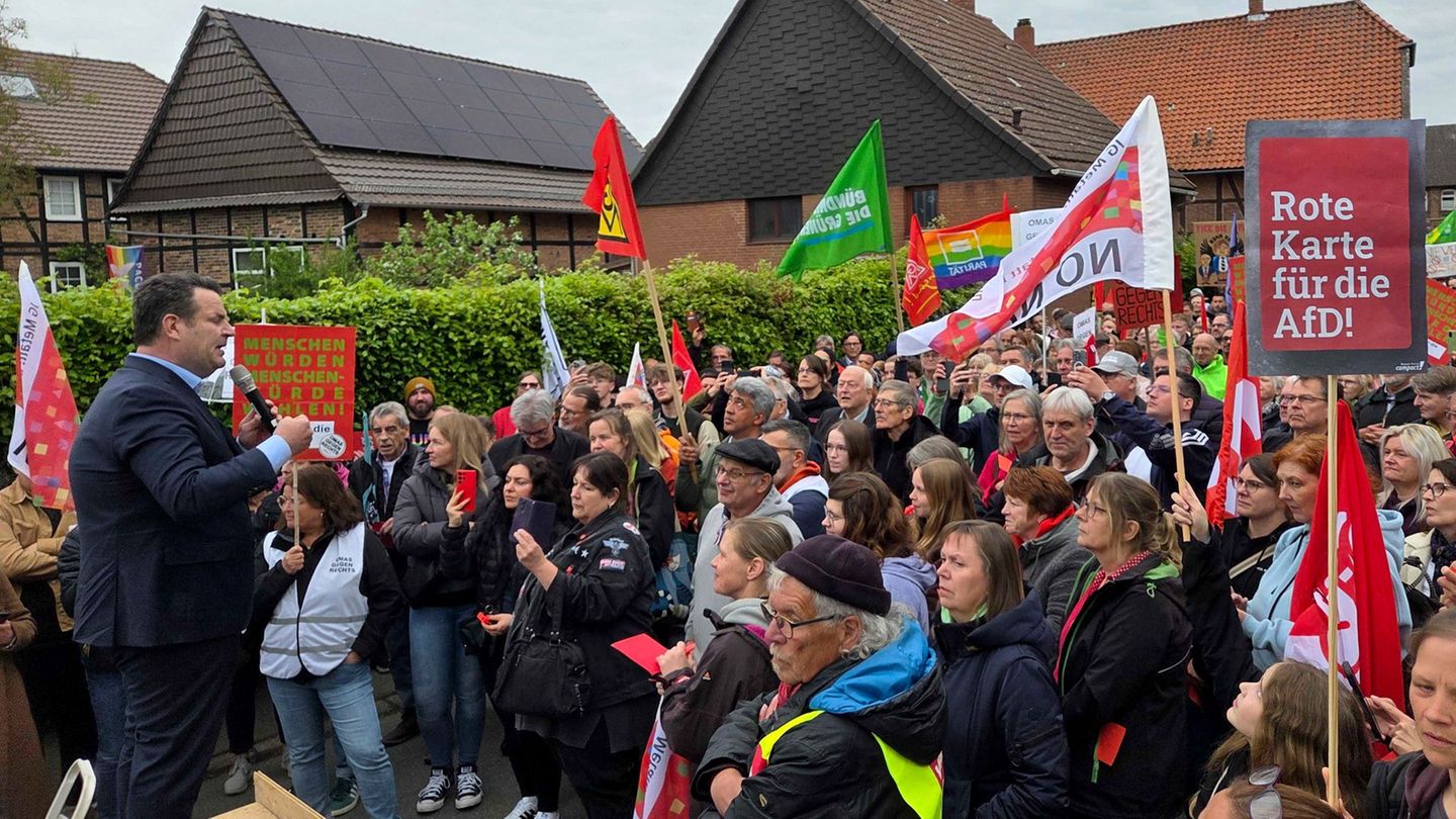 Ex-Arbeitsminister Heil beteiligte sich an der Kundgebung gegen die AfD-Veranstaltung. Foto: Christian Brahmann/dpa