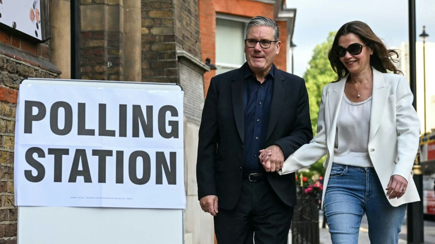 Premier Keir Starmer und seine Frau Victoria vor Londoner Wahllokal
