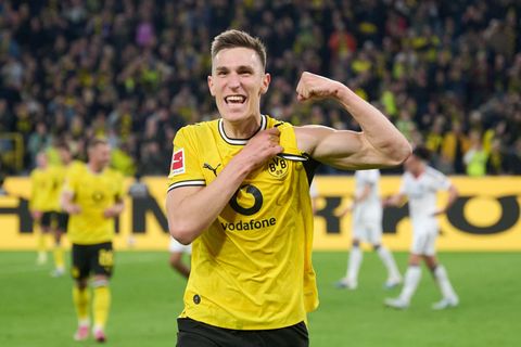 Nico Schlotterbeck jubelt über seinen Treffer zum 2:1. Foto: Bernd Thissen/dpa