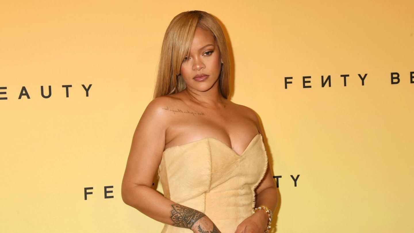 Rihanna hat ein neues Tattoo.
