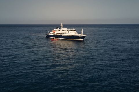 Das Kreuzfahrtschiff "Hondius" fuhr am Mittwochabend von Kap Verde los in Richtung Kanarische Inseln. (Archivbild) Foto: Arilson