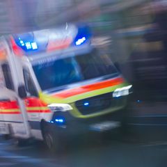 Im Landkreis Rostock wurden bei einem Autounfall eine Frau schwer und weitere Menschen leicht verletzt. (Symbolbild) Foto: Jens