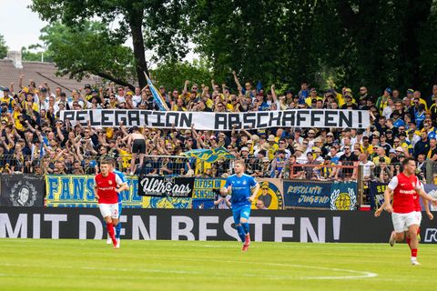 Die Diskussion um eine Reform der Regionalliga schwelt seit Jahren. (Archivbild) Foto: David Inderlied/dpa