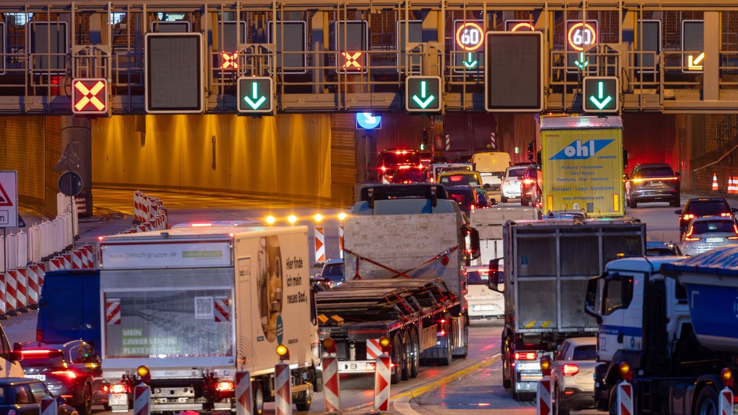 Der Elbtunnel wird am Wochenende für 37 Stunden gesperrt. (Archivfoto) Foto: Bodo Marks/dpa