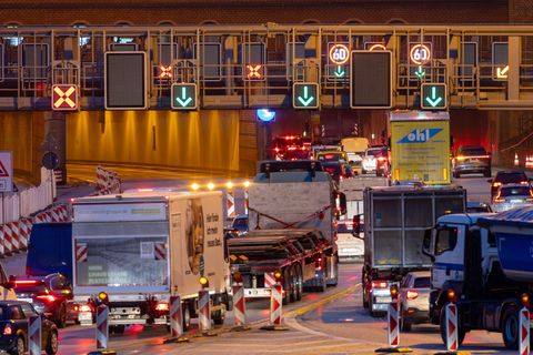 Der Elbtunnel wird am Wochenende für 37 Stunden gesperrt. (Archivfoto) Foto: Bodo Marks/dpa