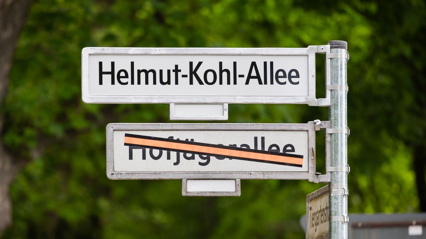 In Berlin trägt eine Allee nun den Namen von Helmut Kohl. Foto: Christoph Soeder/dpa