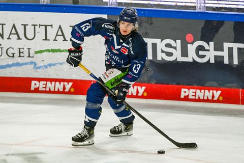 Mario Zimmermann bleibt den Straubing Tigers erhalten. (Archivbild) Foto: Armin Weigel/dpa