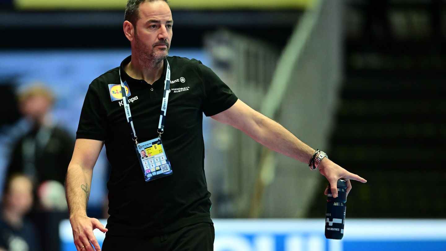 Trainer Iker Romero führte die SG BBM Bietigheim zurück in der Bundesliga. (Archivbild) Foto: Sina Schuldt/dpa