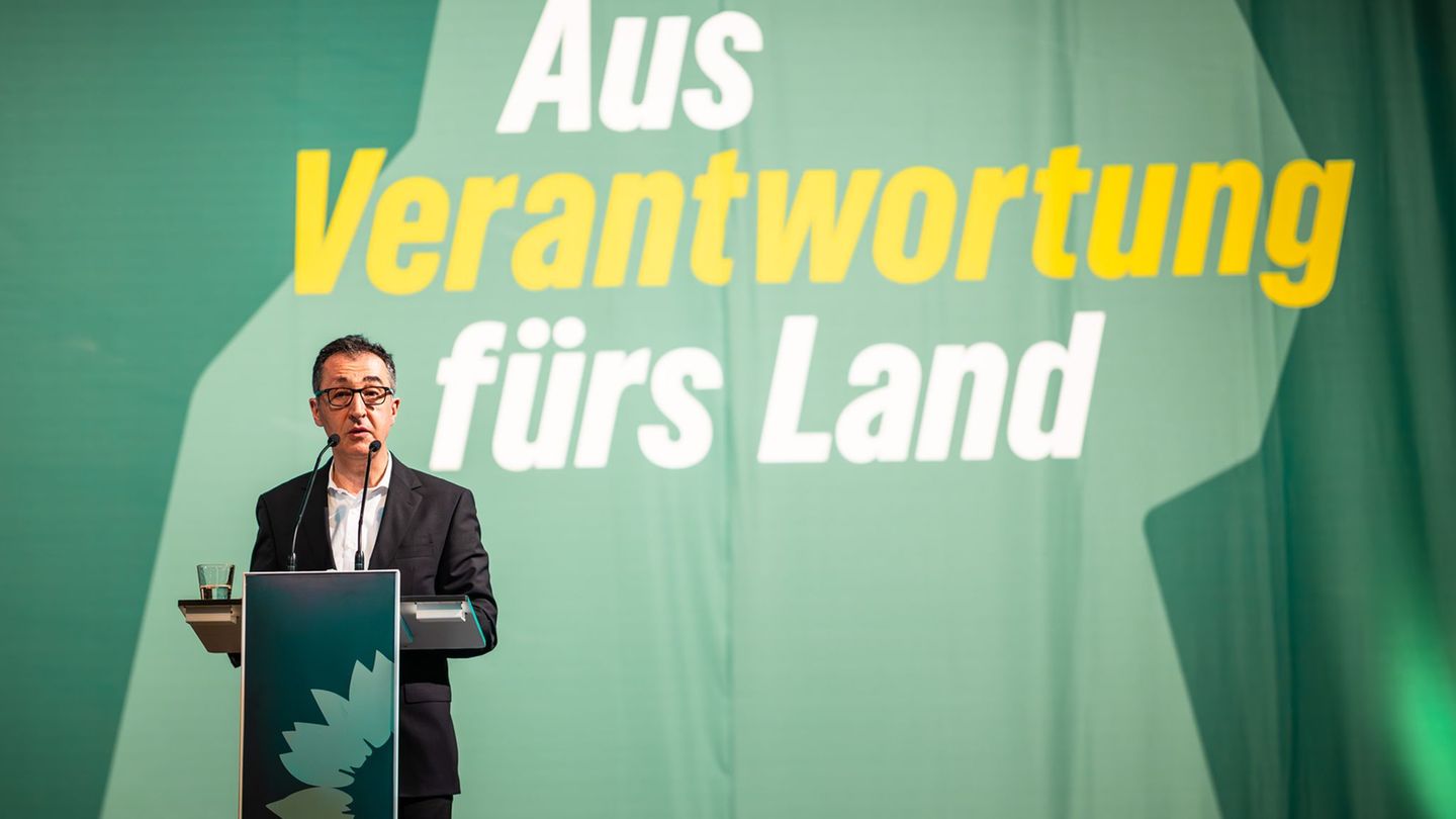 Cem Özdemir hat bei seiner Partei für den Koalitionsvertrag mit der CDU geworben. Foto: Christoph Schmidt/dpa