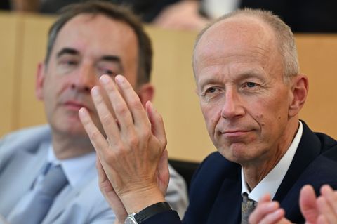 Kultusminister Armin Schwarz appelliert an die gemeinsame Verantwortung. (Archivbild) Foto: Arne Dedert/dpa