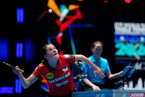 Sabine Winter verliert im WM-Halbfinale gegen die Japanerin Hina Hayata. Foto: Jon Super/AP/dpa