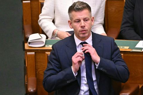 Magyar bei der konstituierenden Sitzung des Parlaments