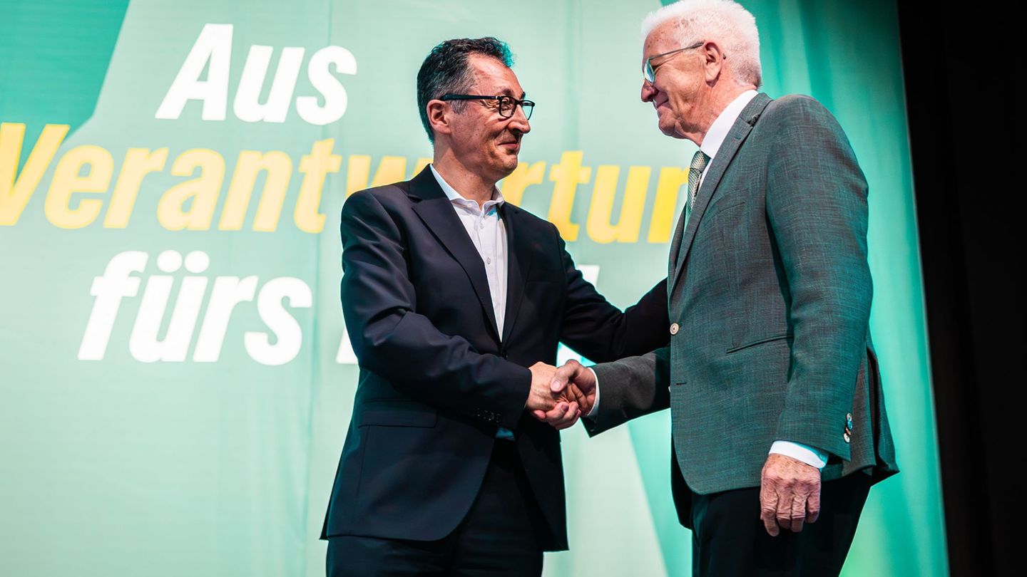 Der Ministerpräsident und sein Nachfolger: Cem Özdemir soll das Amt am Mittwoch von Winfried Kretschmann übernehmen. Foto: Chris